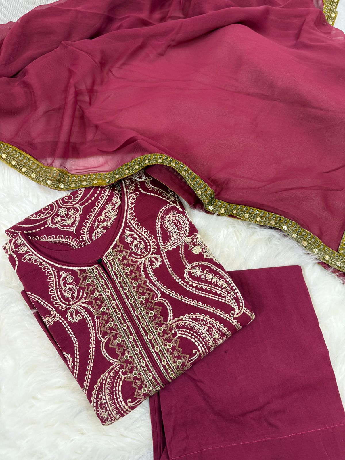 Stitched 3PC lawn