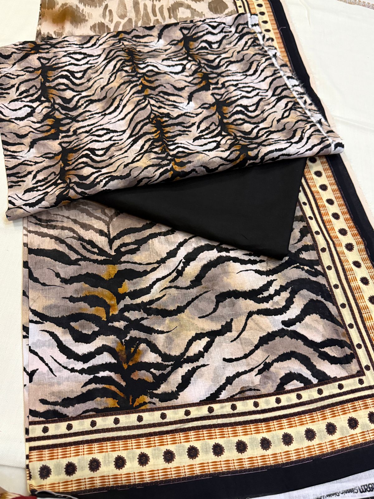 3 PC. LAWN UNSTITCHED SUIT