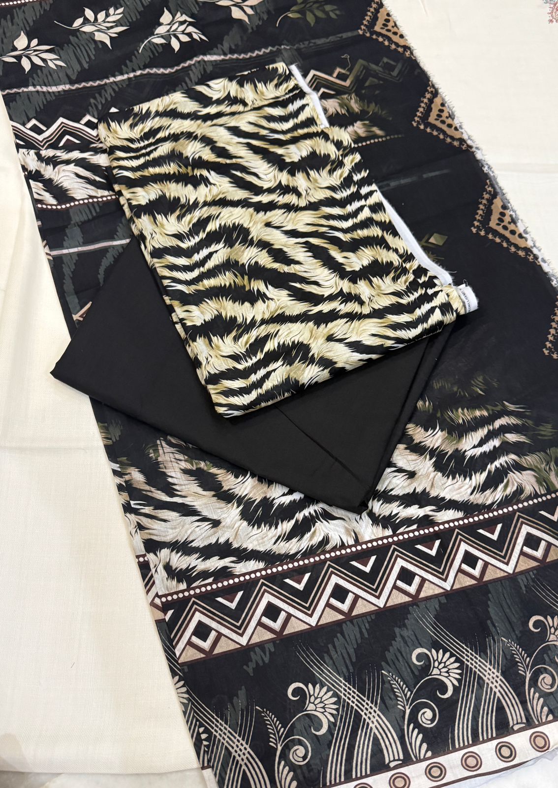 3 PC. LAWN UNSTITCHED SUIT