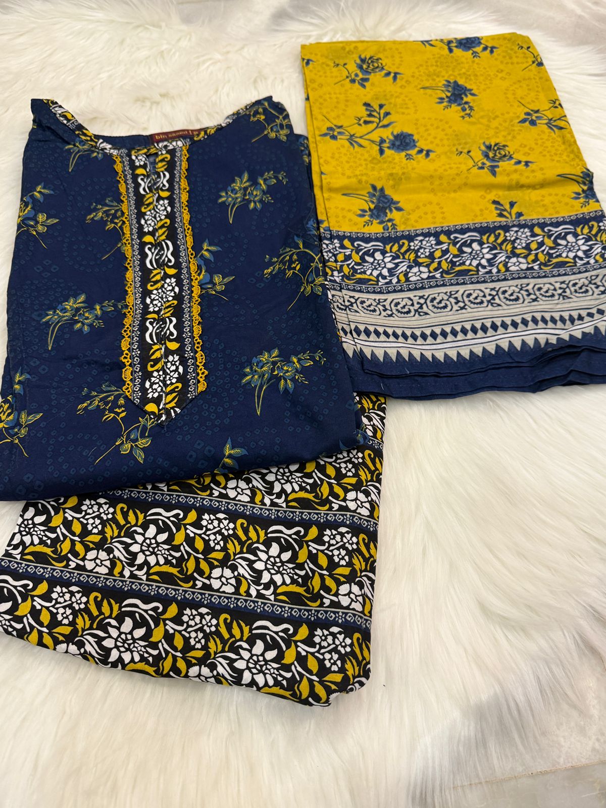 3PC FABRIC Lawn
