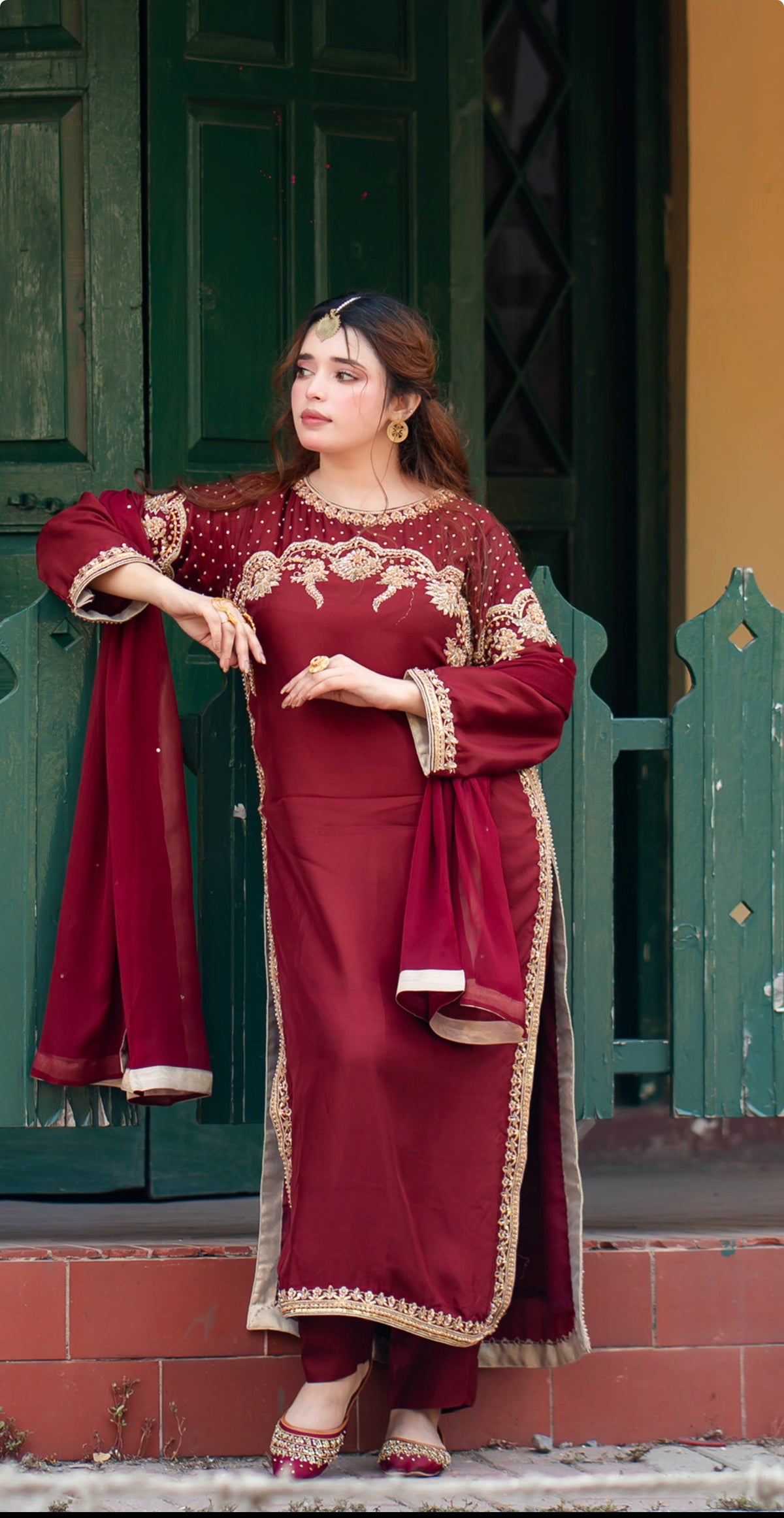 Royal Elegance – Luxury Party Wear