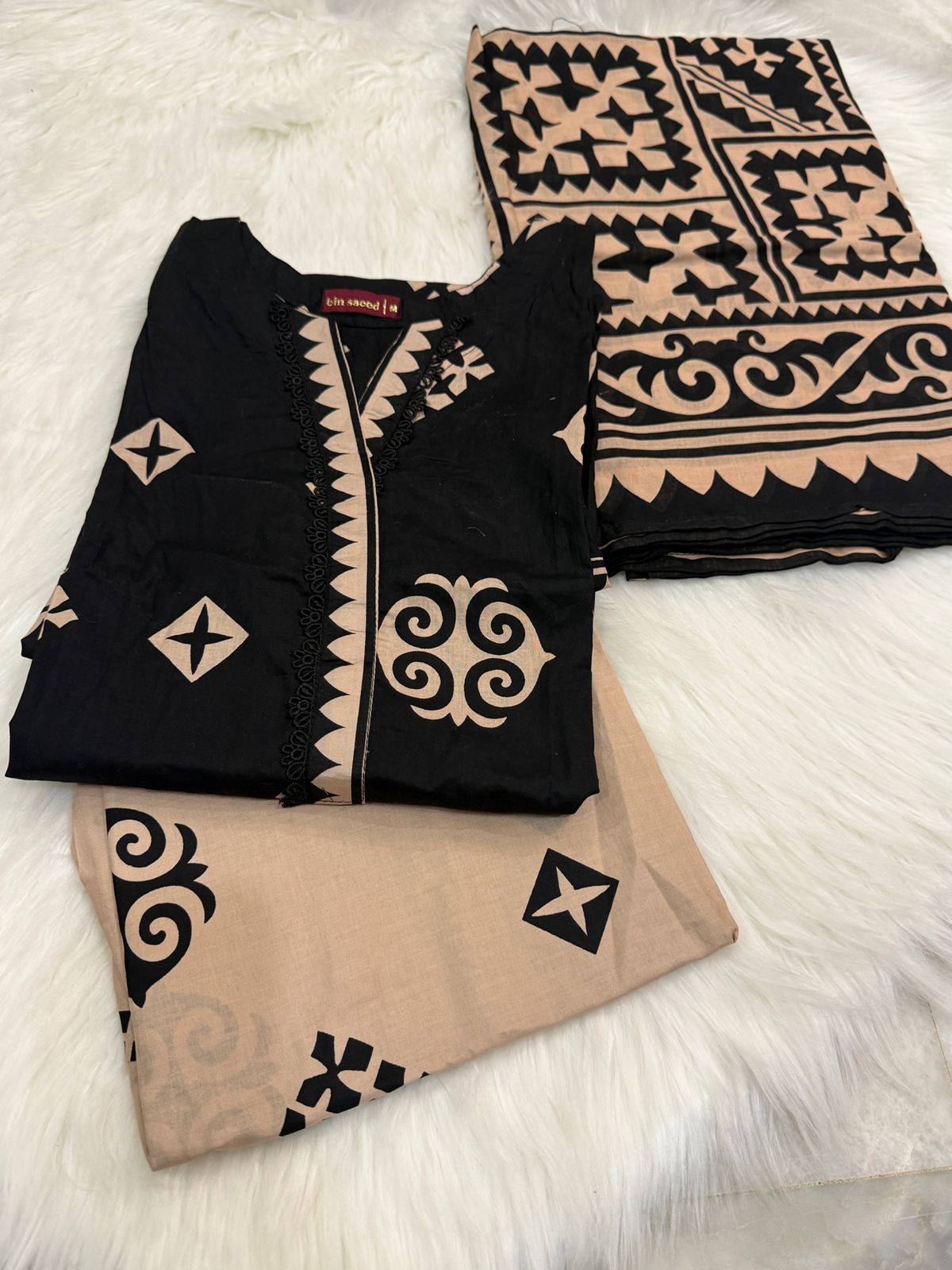 3PC FABRIC Lawn